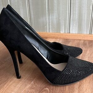 Gorgeous suede black pumps, like new!